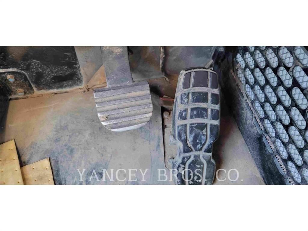 CAT 725C2 Шарнирно-сочленённые самосвалы