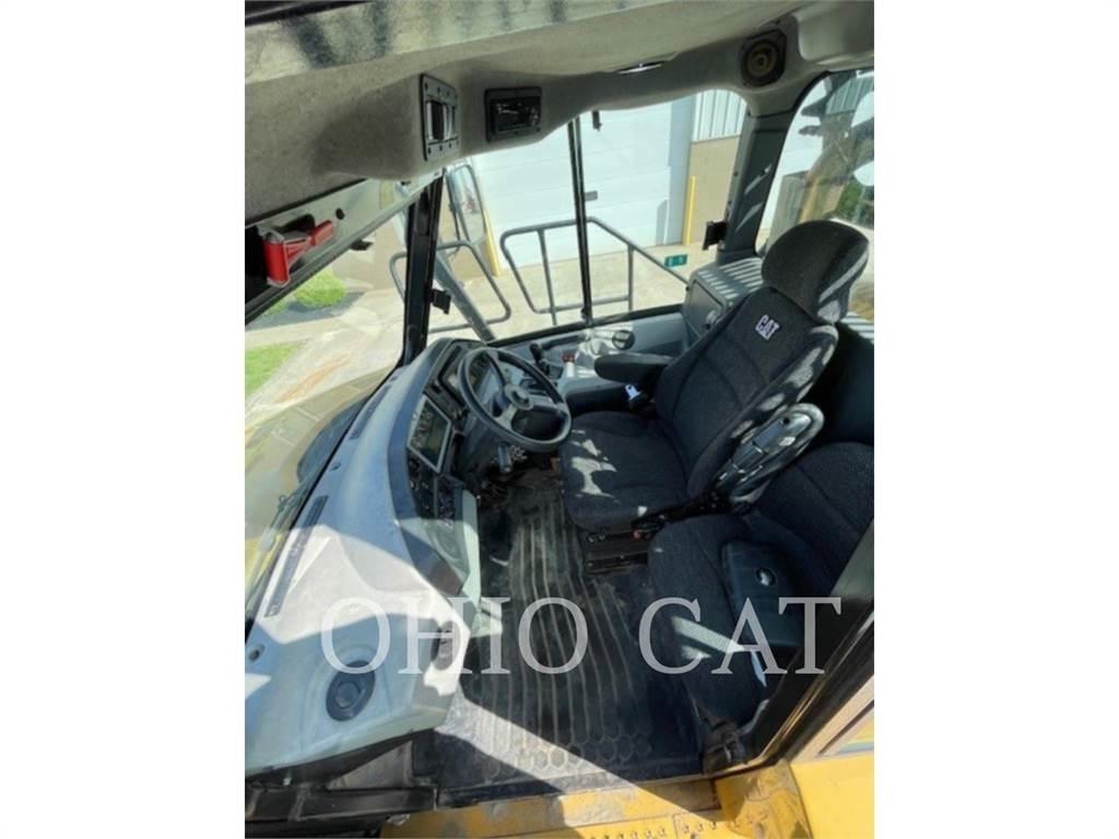 CAT 725C2 Шарнирно-сочленённые самосвалы