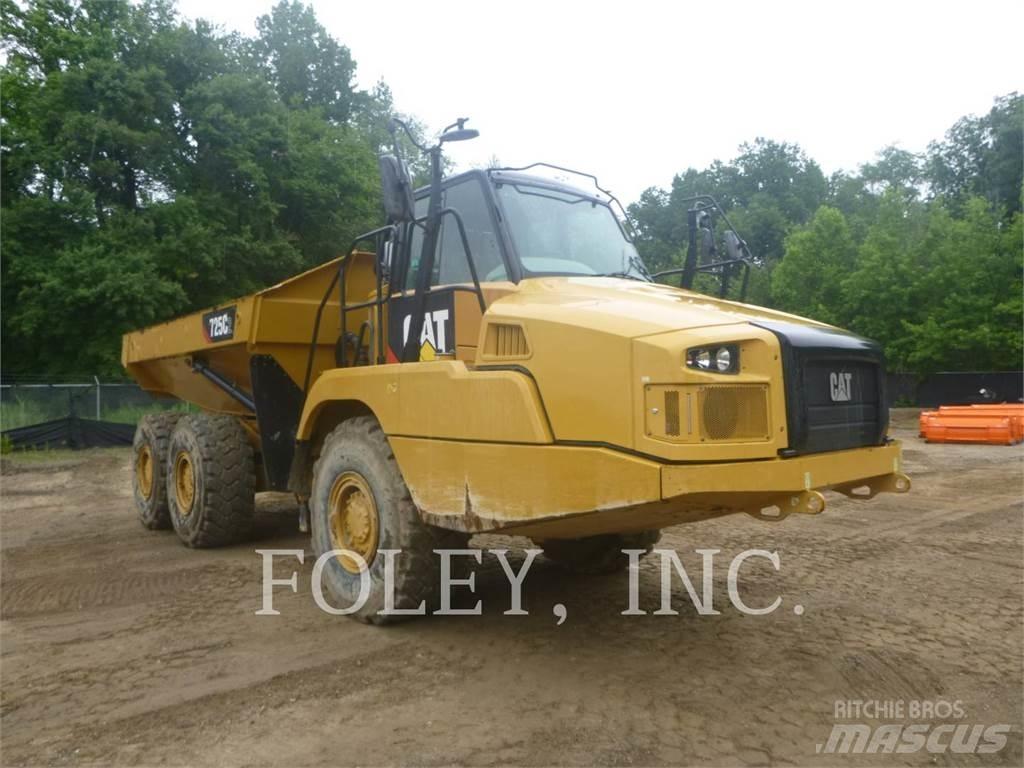 CAT 725C2 Шарнирно-сочленённые самосвалы
