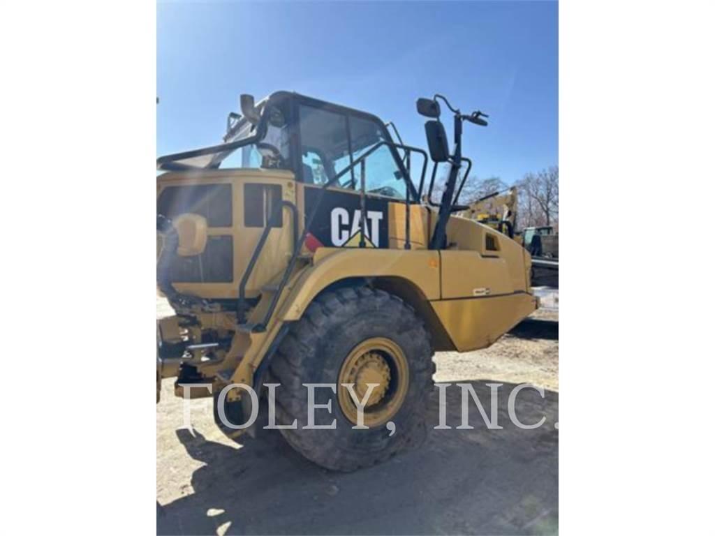 CAT 725C2 Шарнирно-сочленённые самосвалы