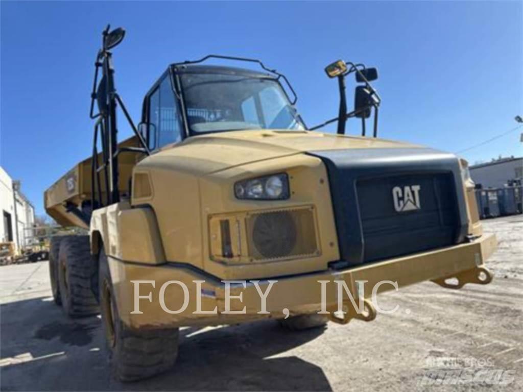 CAT 725C2 Шарнирно-сочленённые самосвалы