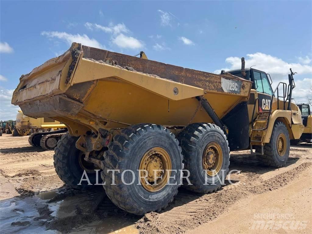 CAT 725C2 Шарнирно-сочленённые самосвалы