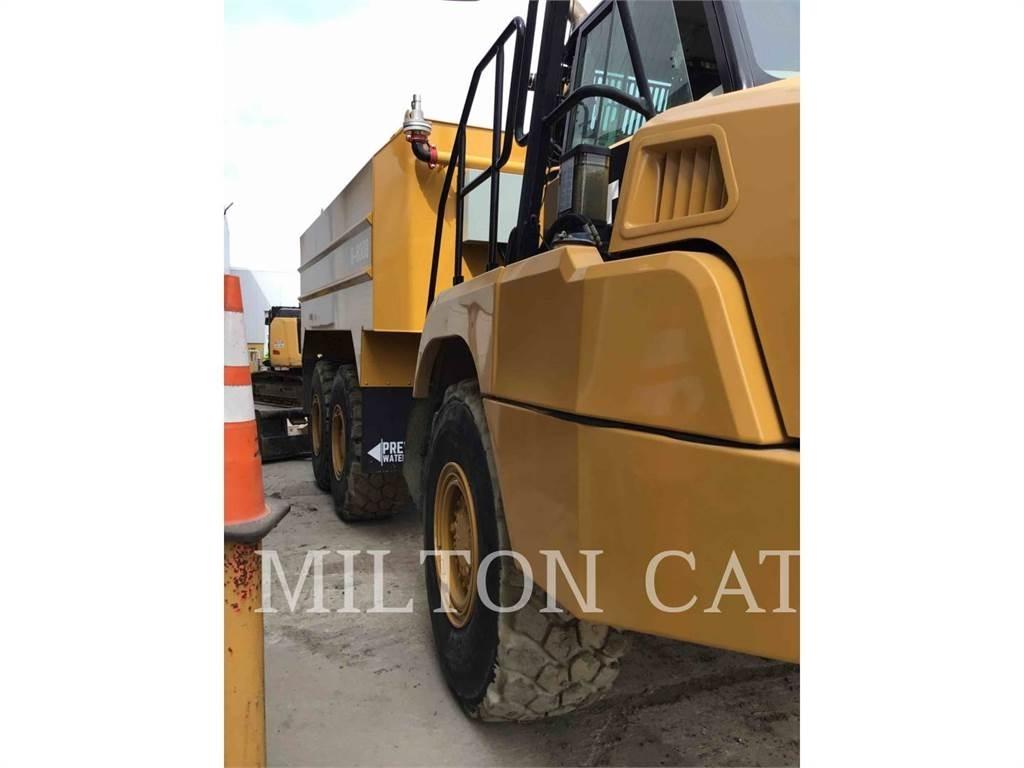 CAT 725C2 Шарнирно-сочленённые самосвалы