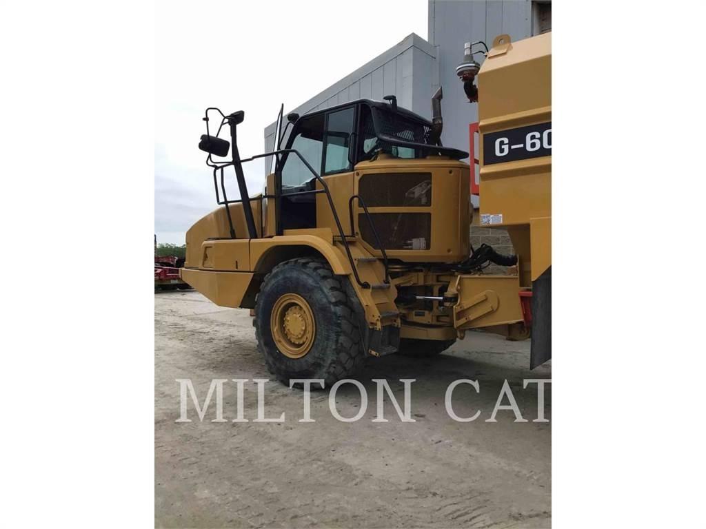 CAT 725C2 Шарнирно-сочленённые самосвалы