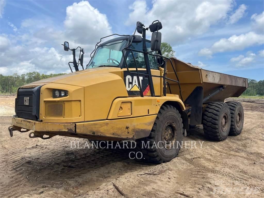 CAT 725C2 Шарнирно-сочленённые самосвалы