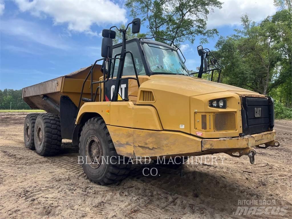 CAT 725C2 Шарнирно-сочленённые самосвалы
