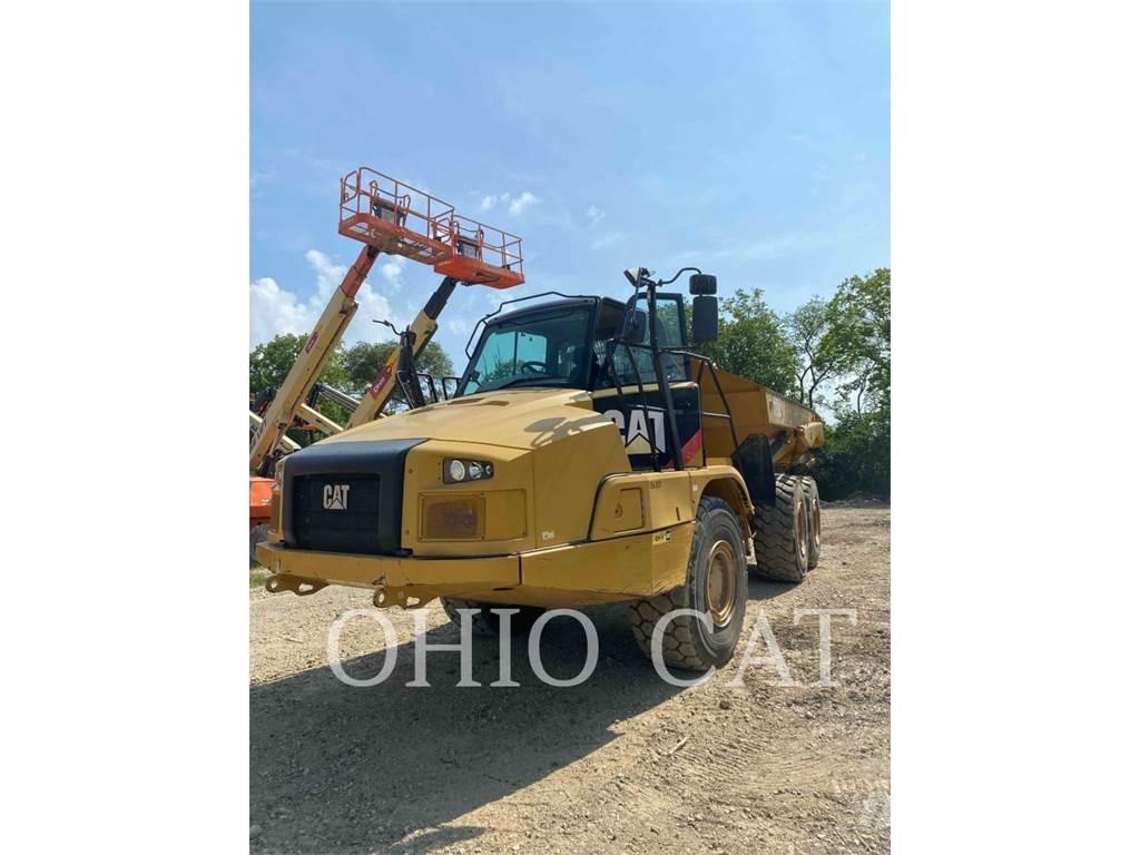 CAT 725C2 Шарнирно-сочленённые самосвалы