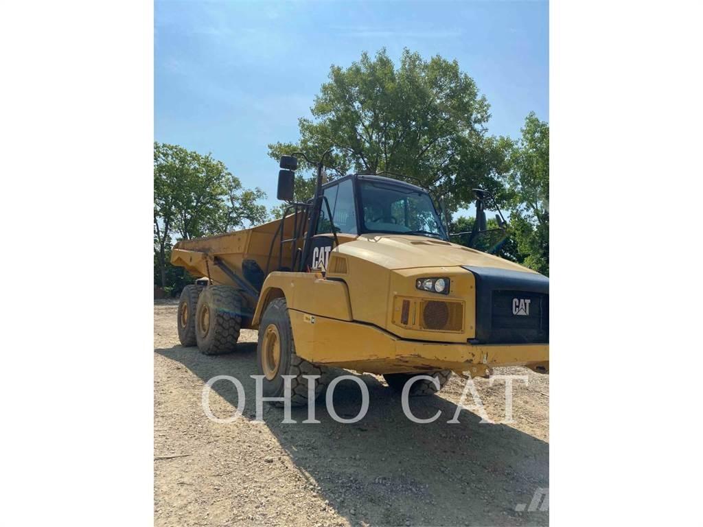 CAT 725C2 Шарнирно-сочленённые самосвалы