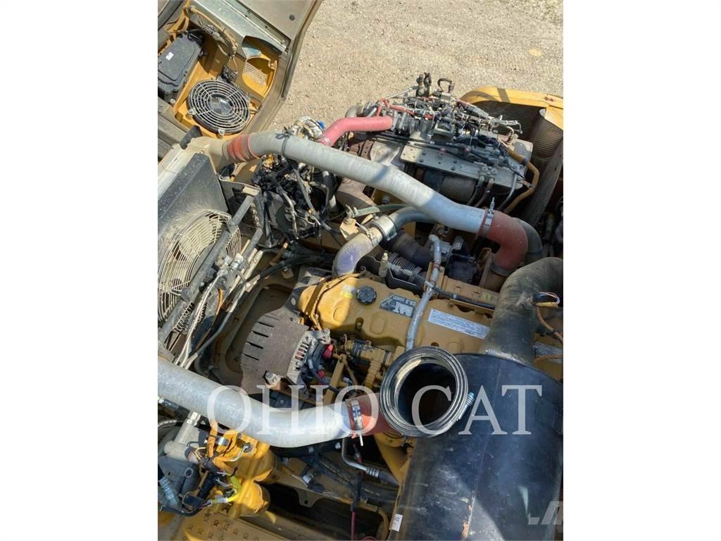 CAT 725C2 Шарнирно-сочленённые самосвалы