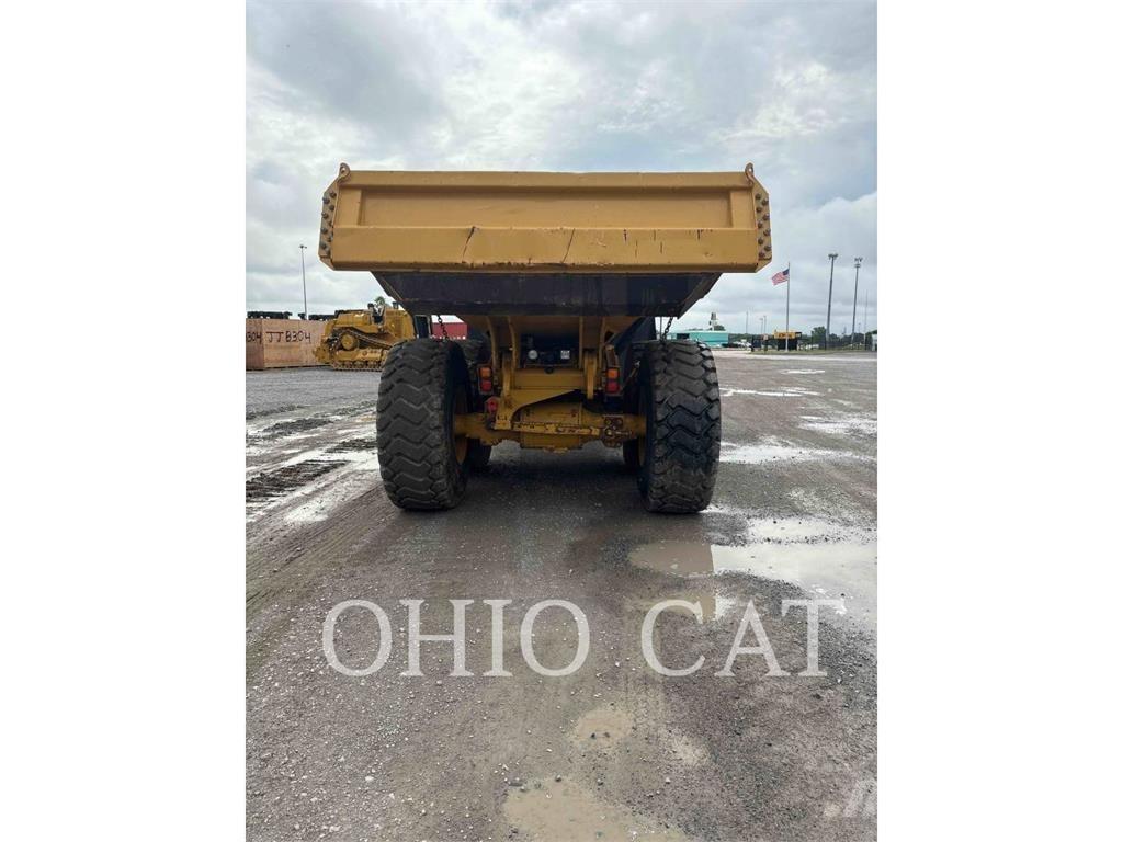 CAT 725C2 Шарнирно-сочленённые самосвалы