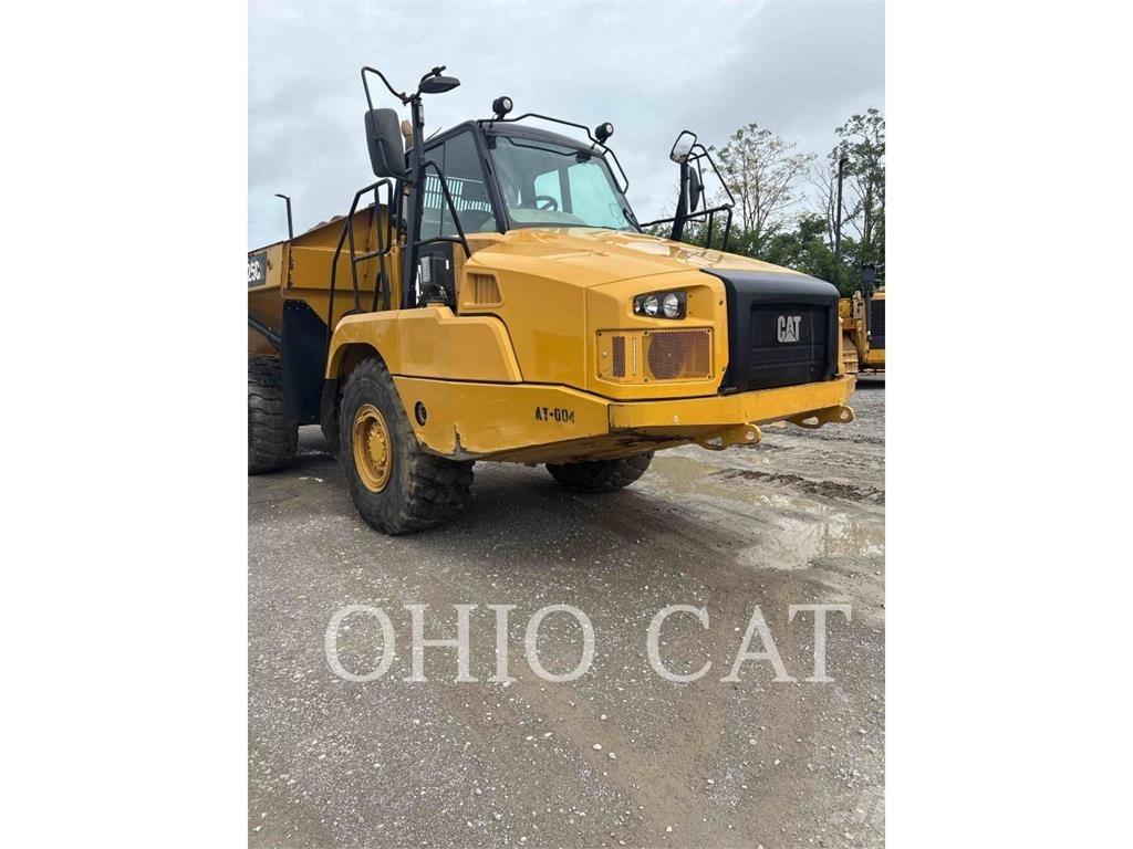 CAT 725C2 Шарнирно-сочленённые самосвалы
