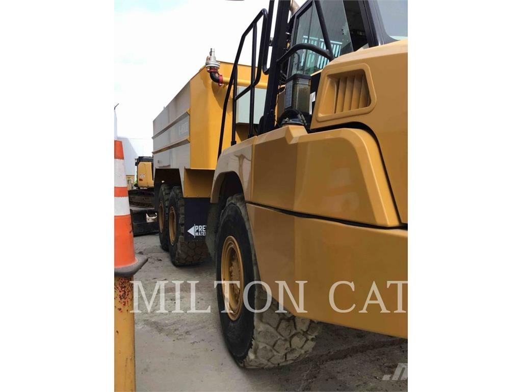 CAT 725C2 Шарнирно-сочленённые самосвалы