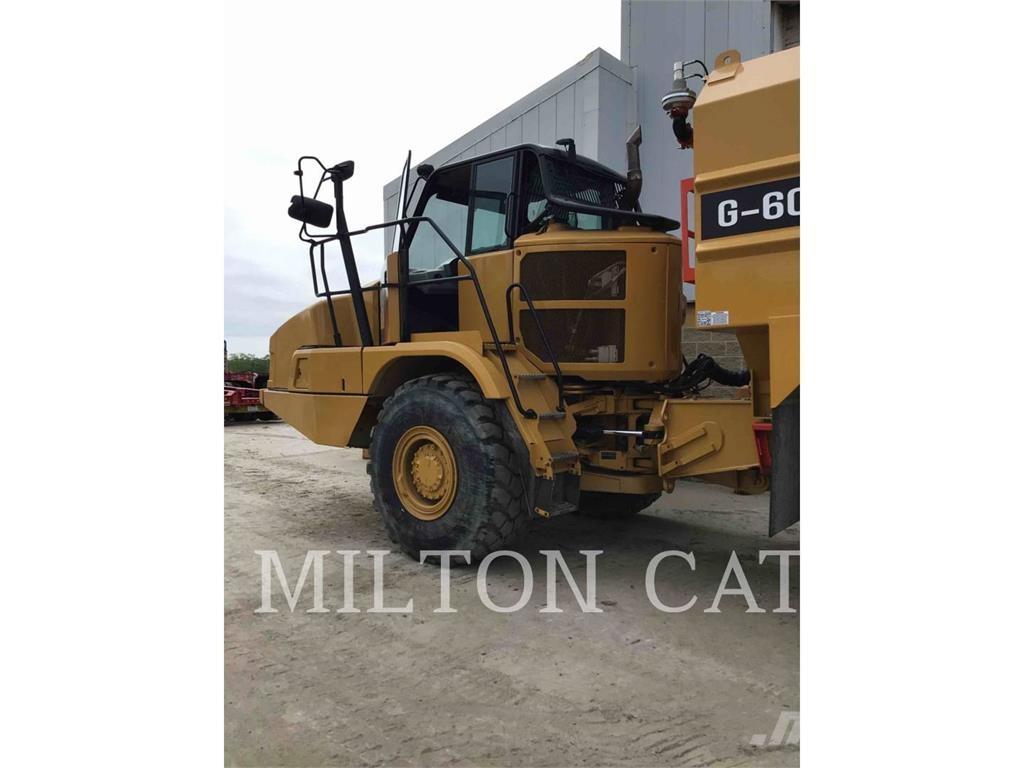 CAT 725C2 Шарнирно-сочленённые самосвалы