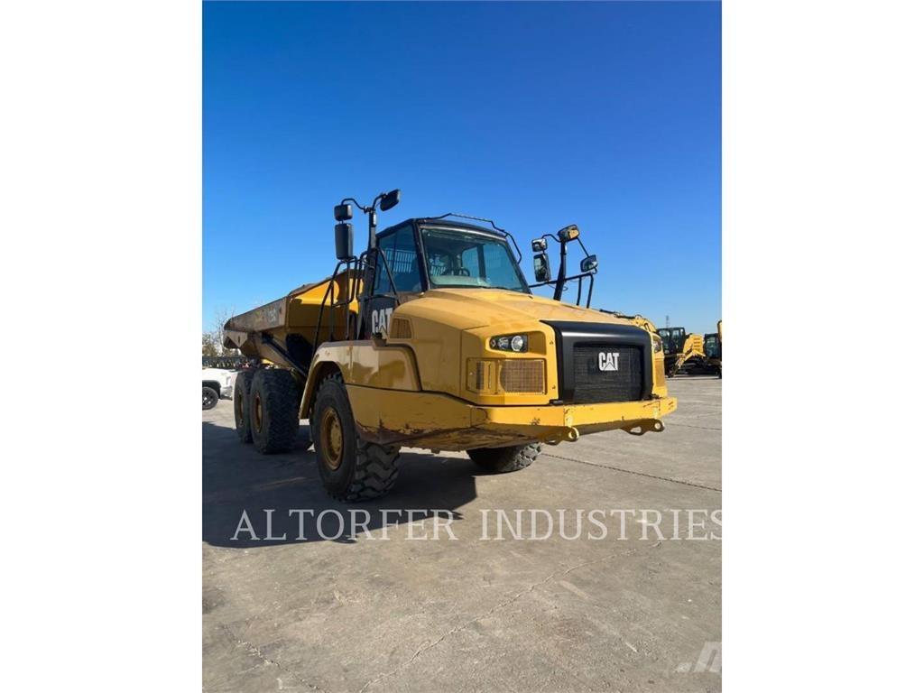 CAT 725C2 Шарнирно-сочленённые самосвалы