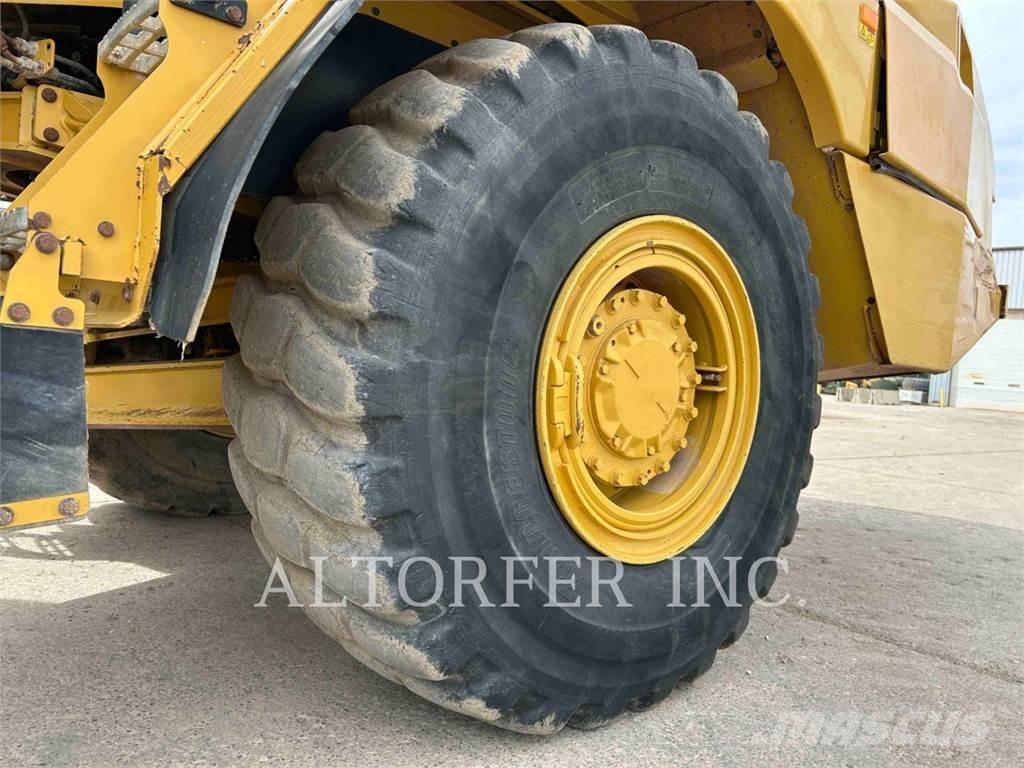 CAT 725C2 WT Шарнирно-сочленённые самосвалы