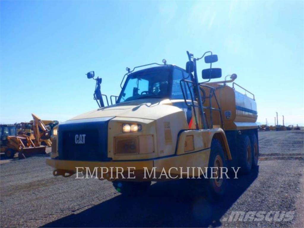 CAT 725C2 WT Поливочные машины