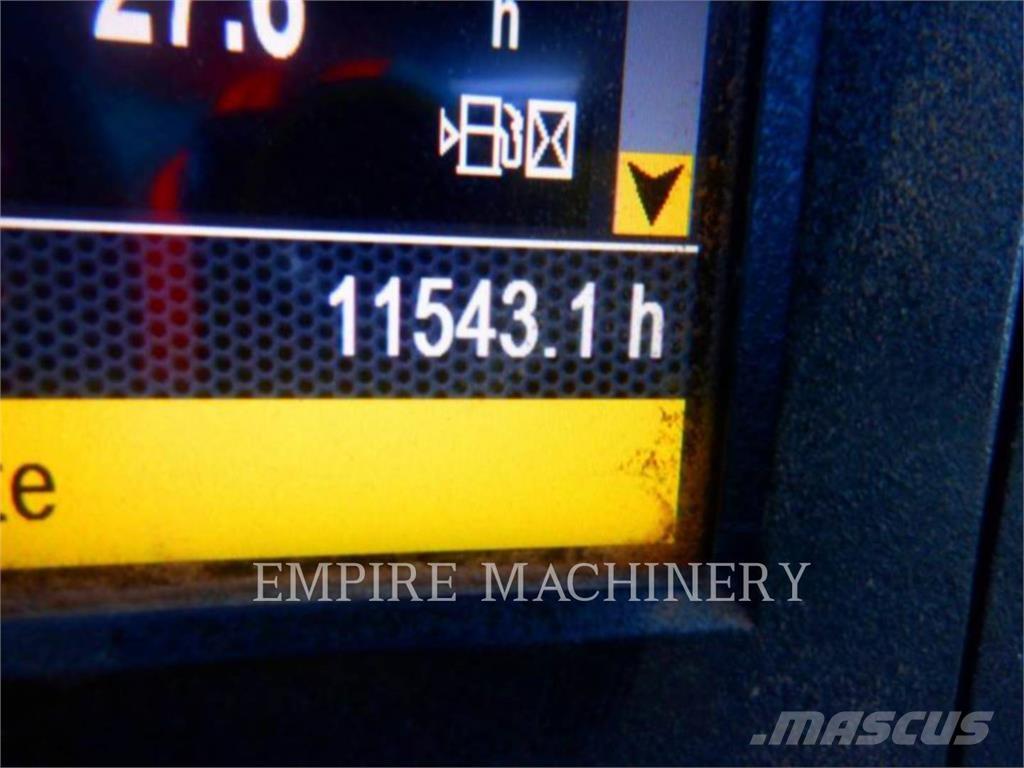 CAT 725C2 WT Поливочные машины