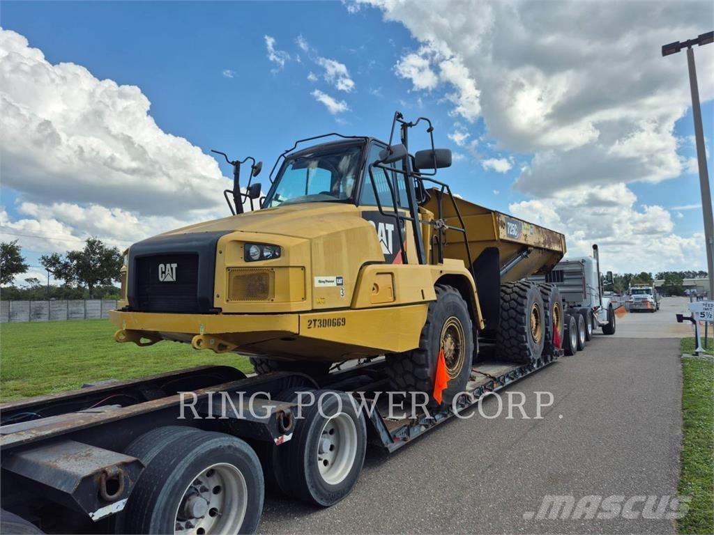 CAT 725C2TG Шарнирно-сочленённые самосвалы
