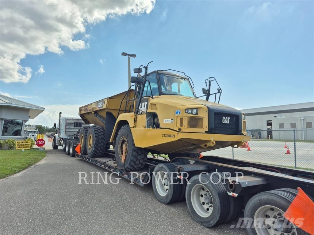 CAT 725C2TG Шарнирно-сочленённые самосвалы