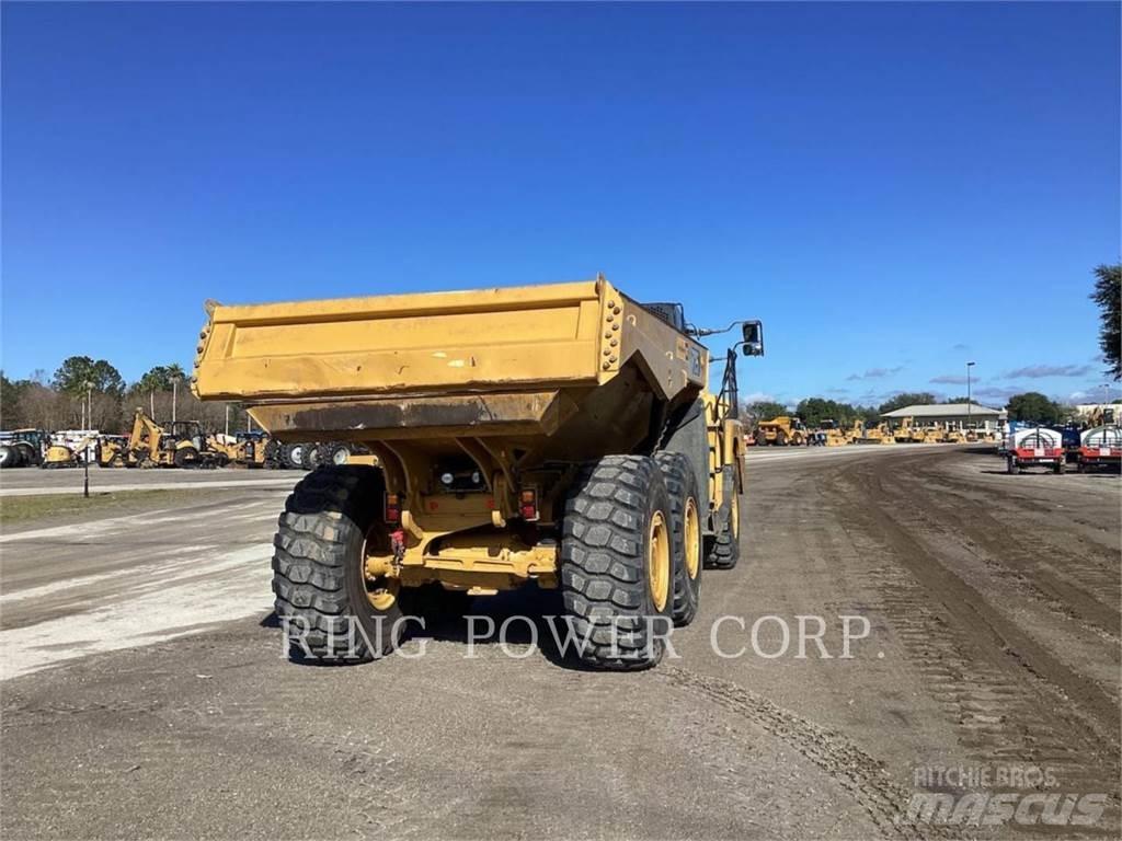 CAT 725TG Шарнирно-сочленённые самосвалы
