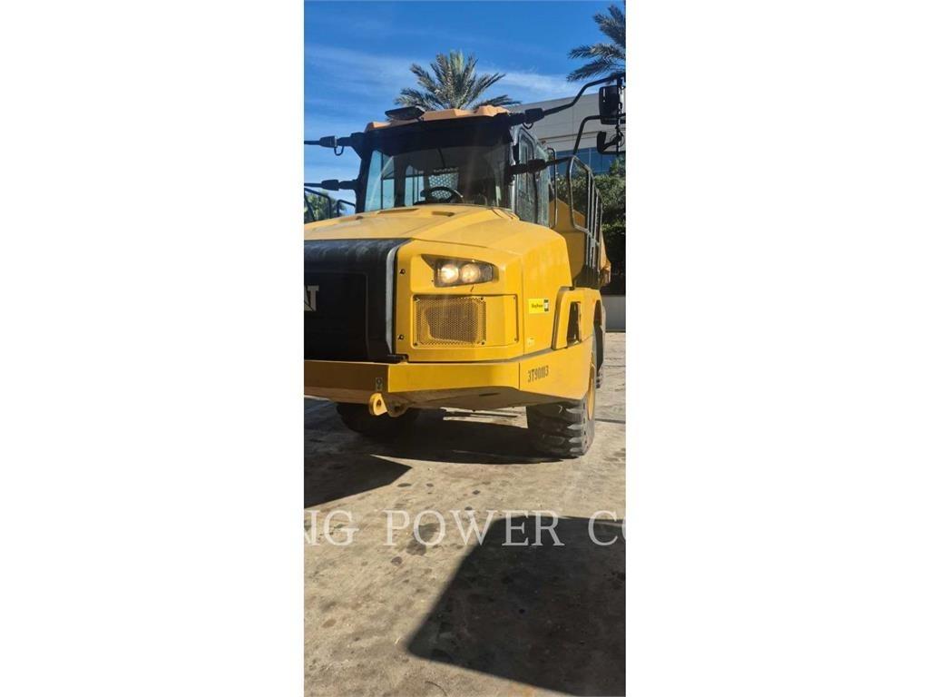 CAT 725TG Шарнирно-сочленённые самосвалы