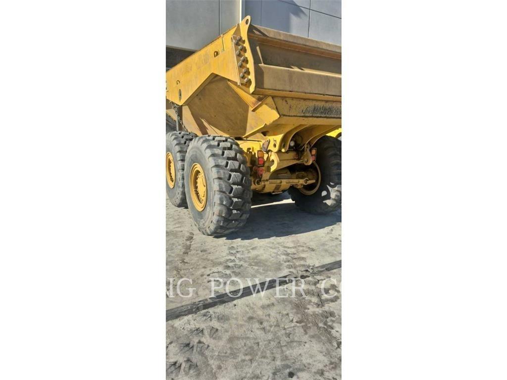 CAT 725TG Шарнирно-сочленённые самосвалы