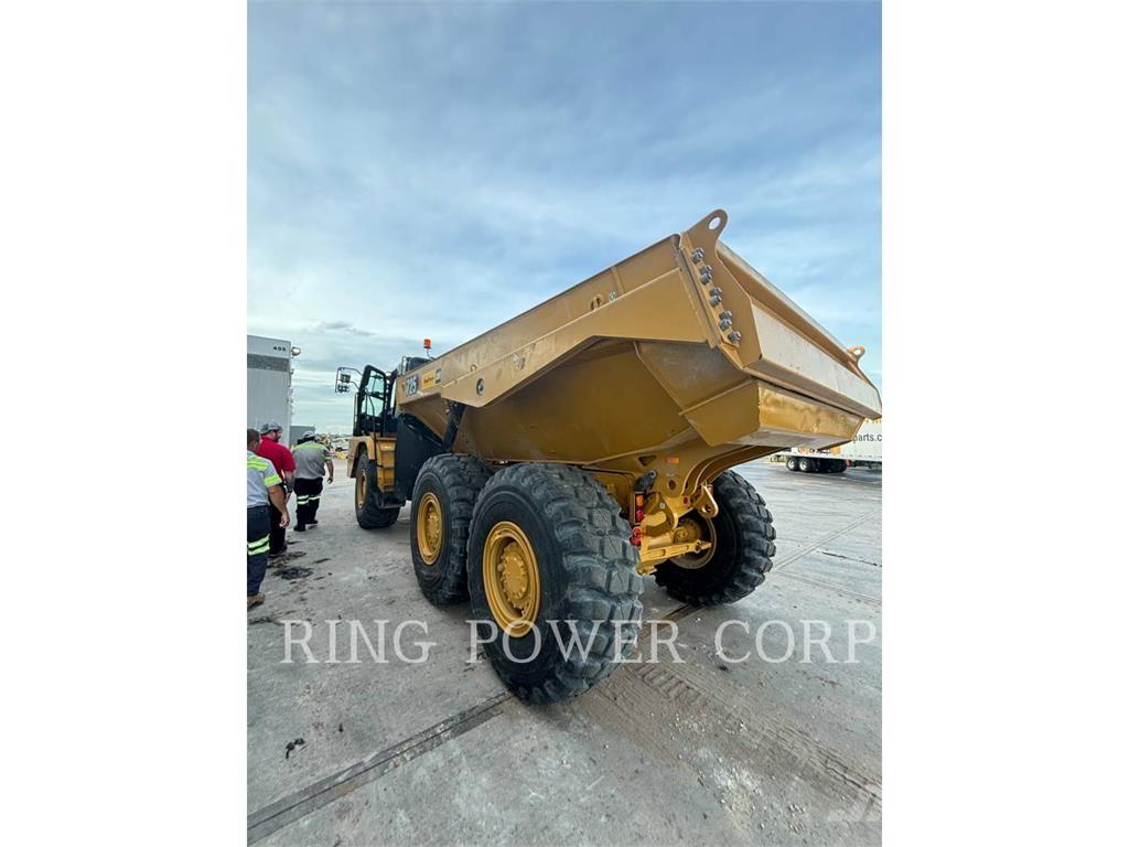CAT 725TG Шарнирно-сочленённые самосвалы