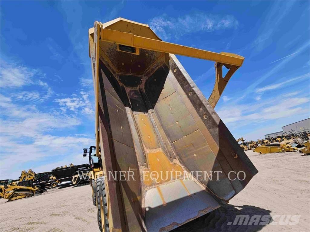 CAT 730 Шарнирно-сочленённые самосвалы