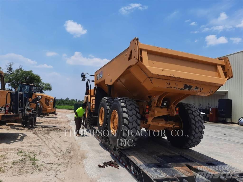 CAT 730 Шарнирно-сочленённые самосвалы