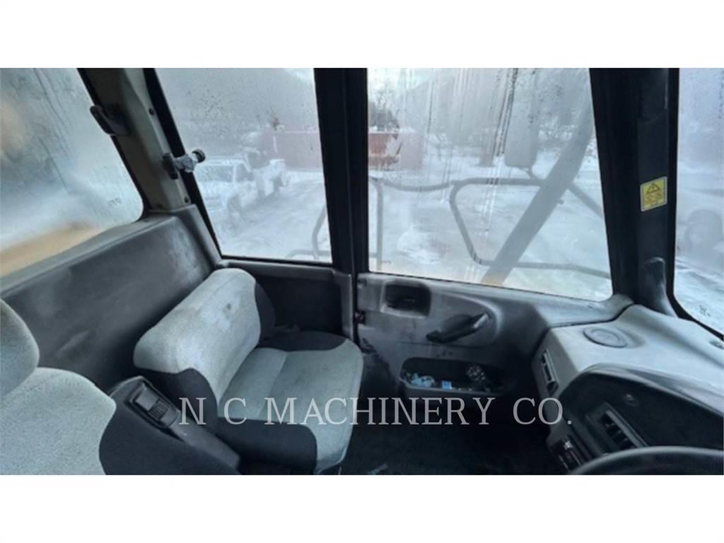 CAT 730 Шарнирно-сочленённые самосвалы