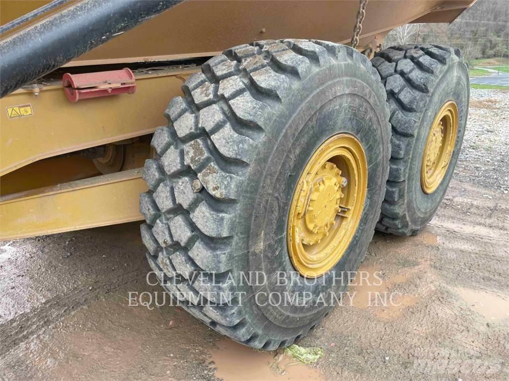 CAT 730 Шарнирно-сочленённые самосвалы