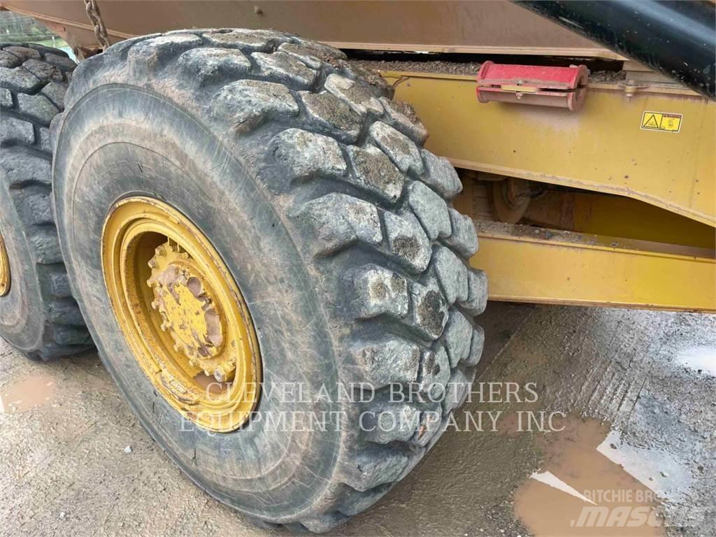 CAT 730 Шарнирно-сочленённые самосвалы
