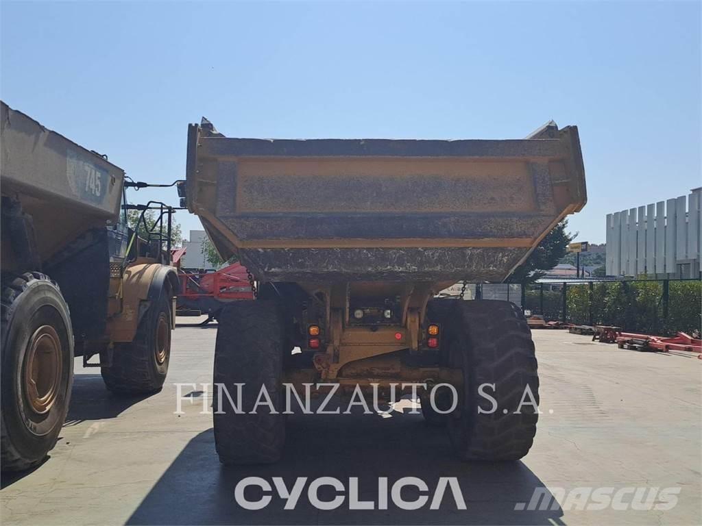 CAT 730 Шарнирно-сочленённые самосвалы