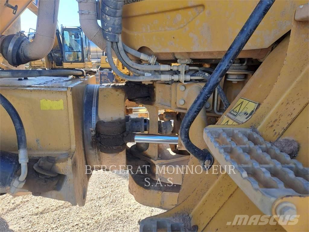 CAT 730 Шарнирно-сочленённые самосвалы