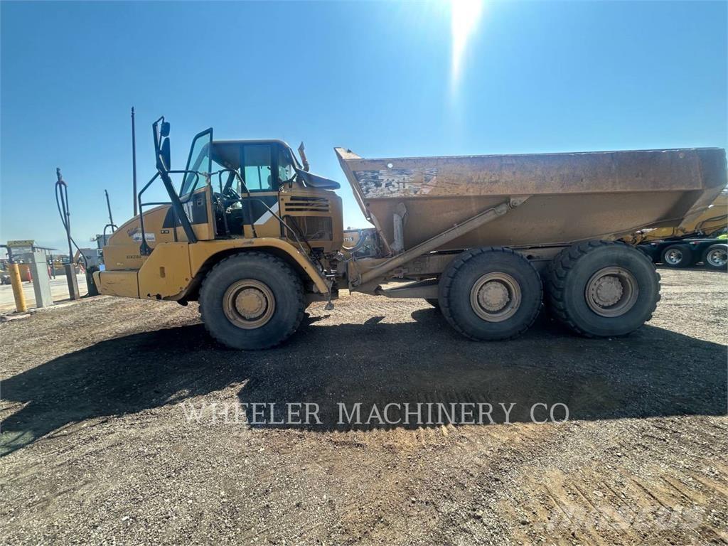 CAT 730 Шарнирно-сочленённые самосвалы