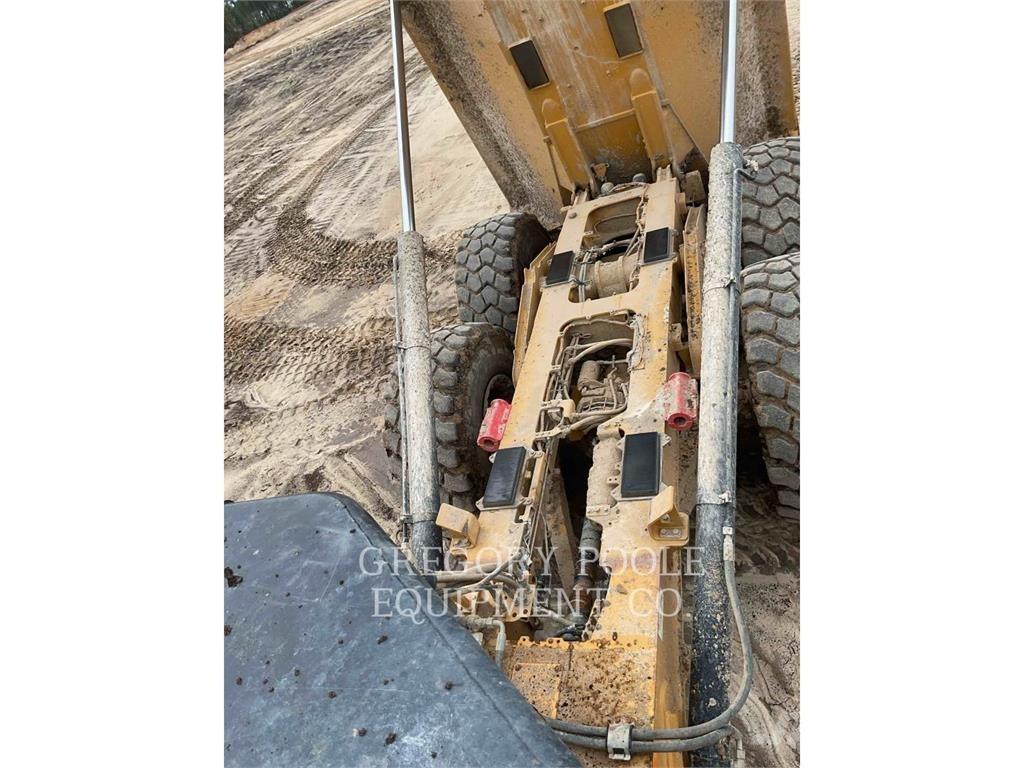 CAT 73004 Шарнирно-сочленённые самосвалы