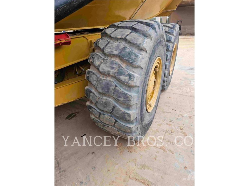 CAT 73004 Шарнирно-сочленённые самосвалы