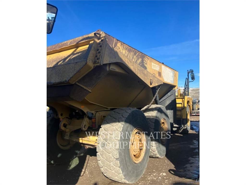 CAT 730C Шарнирно-сочленённые самосвалы