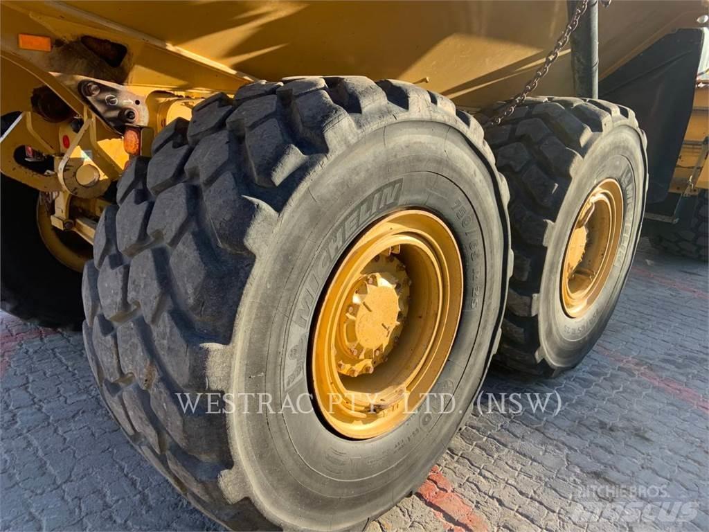 CAT 730C2 Шарнирно-сочленённые самосвалы