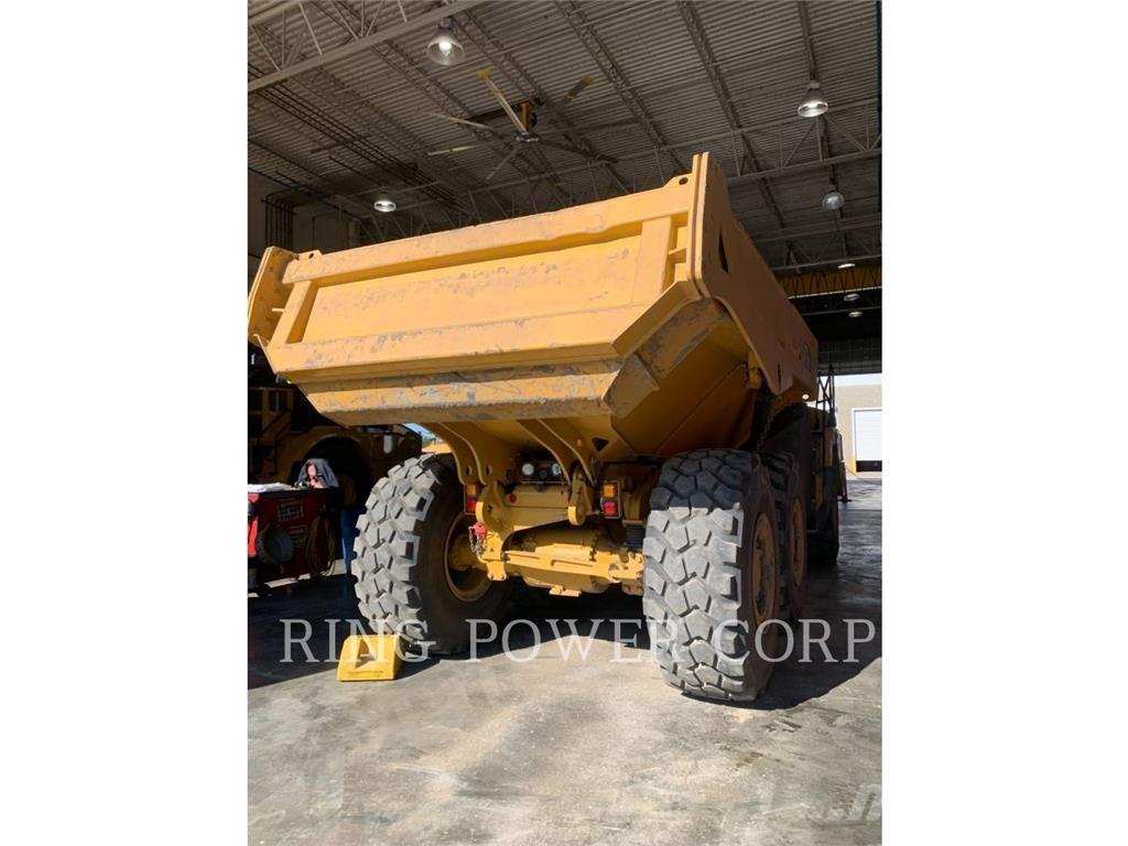 CAT 730TG Шарнирно-сочленённые самосвалы