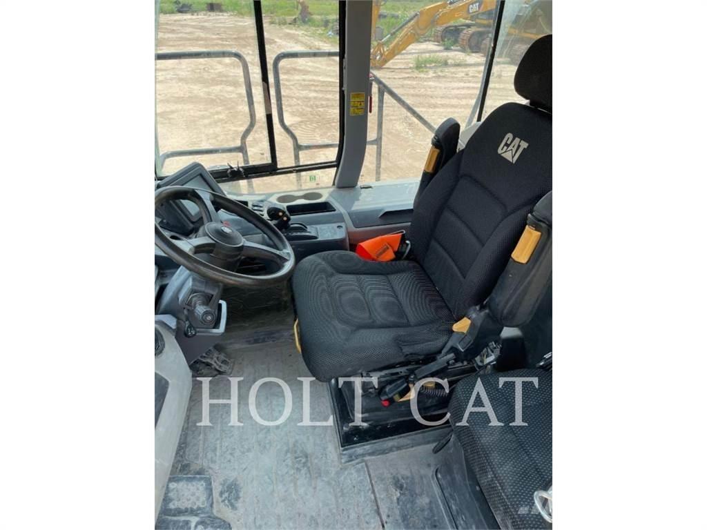CAT 735 Шарнирно-сочленённые самосвалы