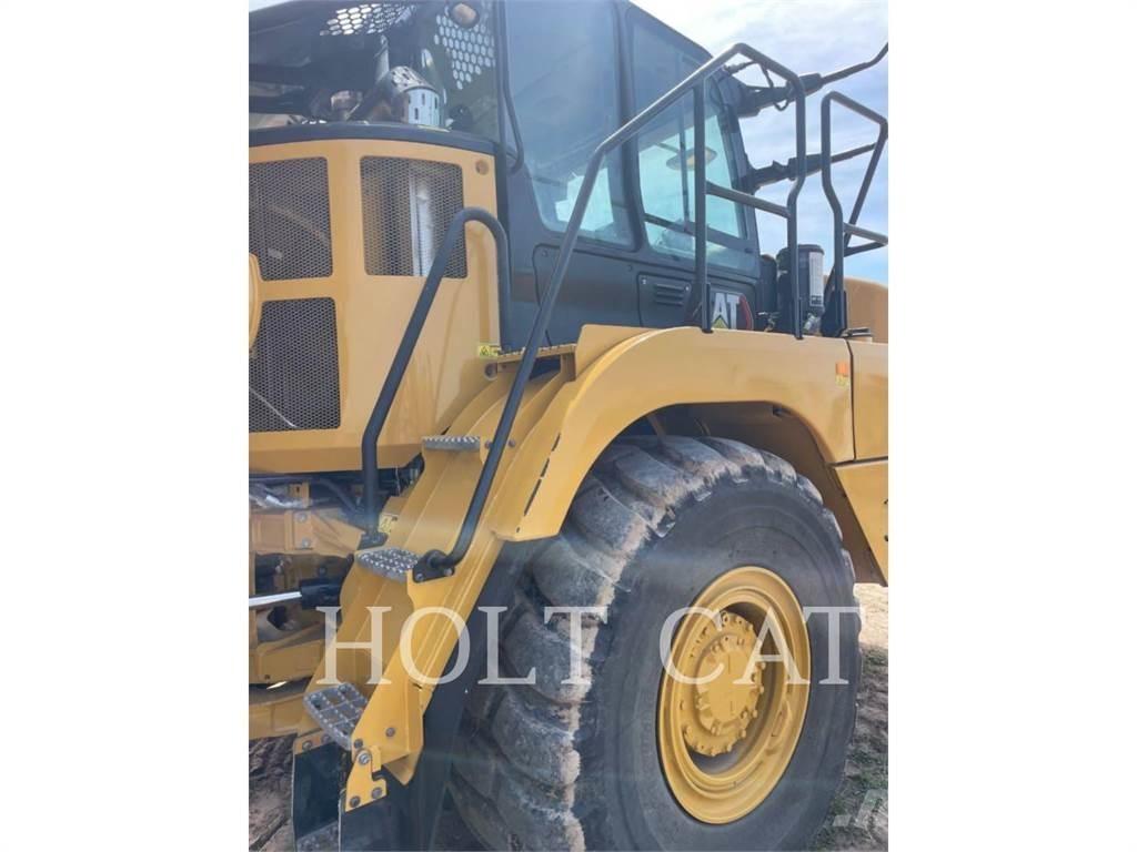CAT 735 Шарнирно-сочленённые самосвалы