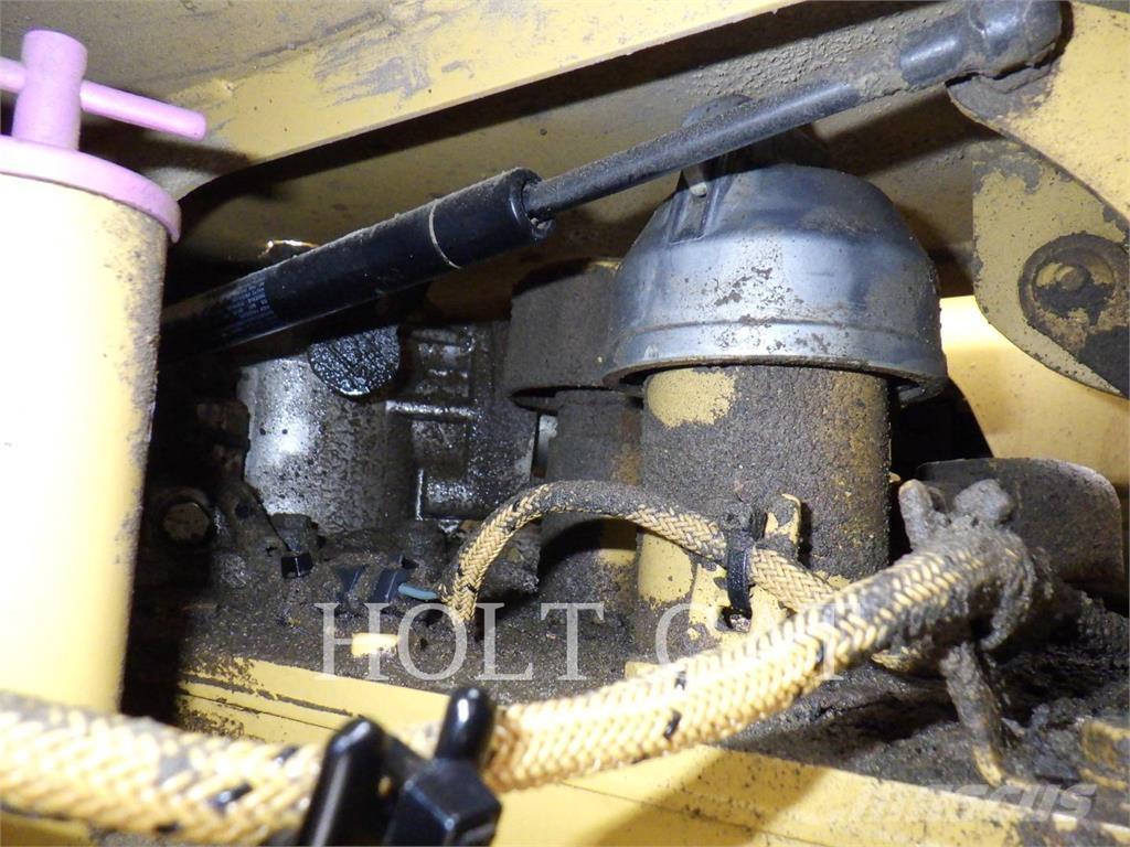 CAT 735 Шарнирно-сочленённые самосвалы