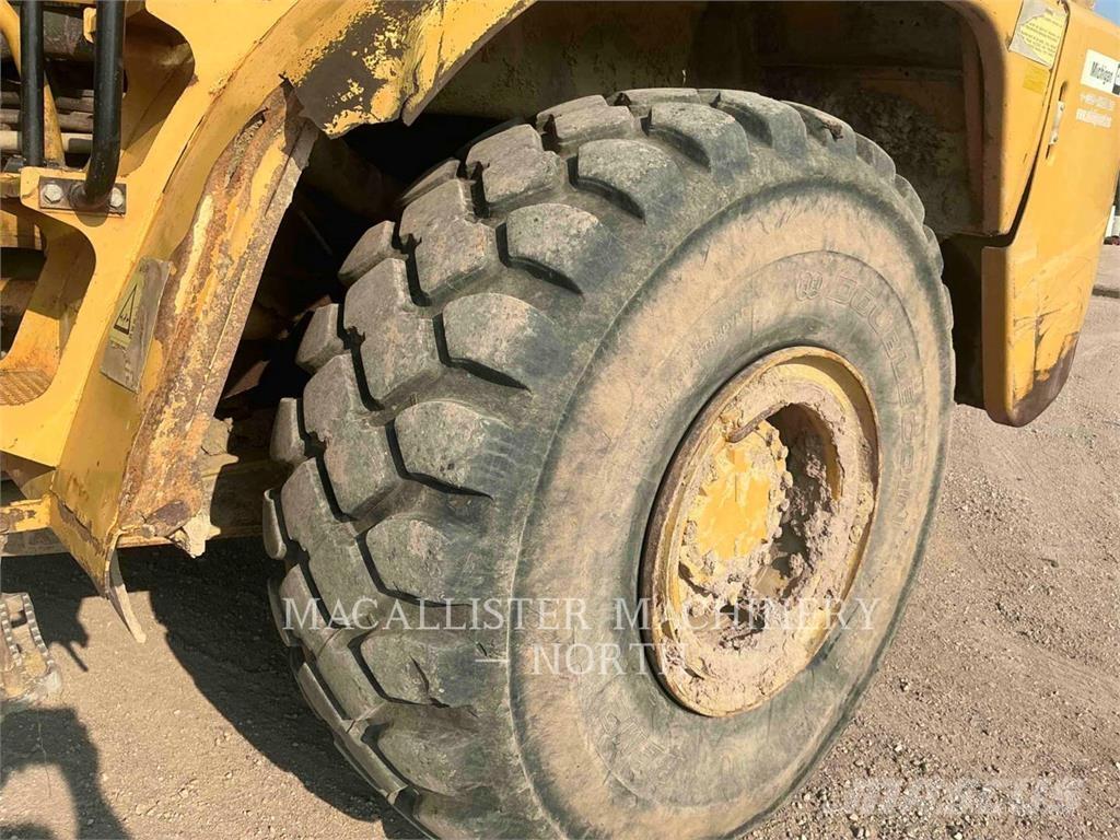 CAT 735 T (OLD) Шарнирно-сочленённые самосвалы