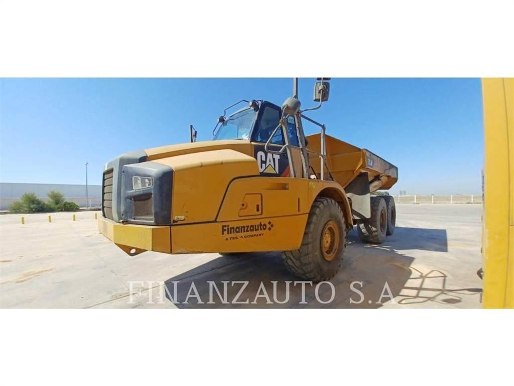 CAT 735B Шарнирно-сочленённые самосвалы