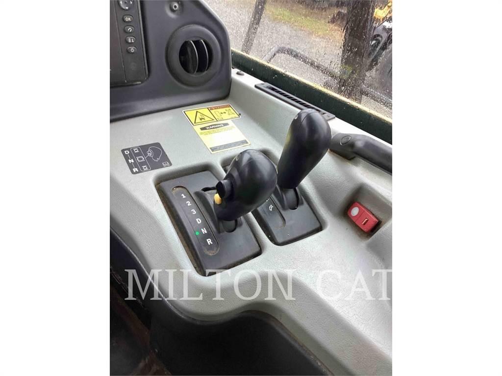 CAT 735C Шарнирно-сочленённые самосвалы