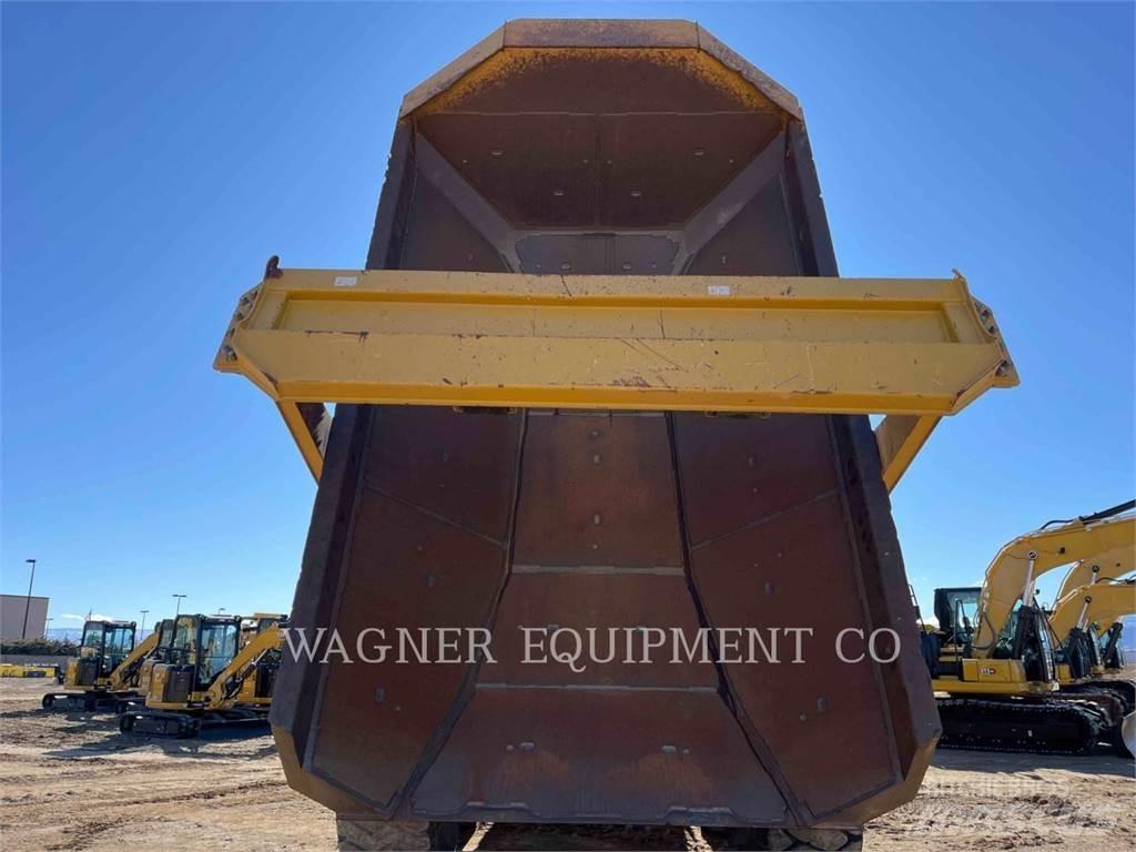 CAT 735C Шарнирно-сочленённые самосвалы