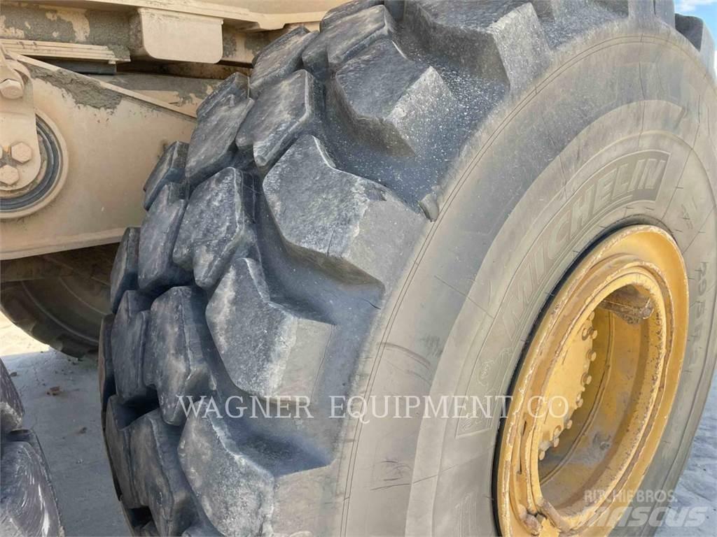 CAT 740 Шарнирно-сочленённые самосвалы