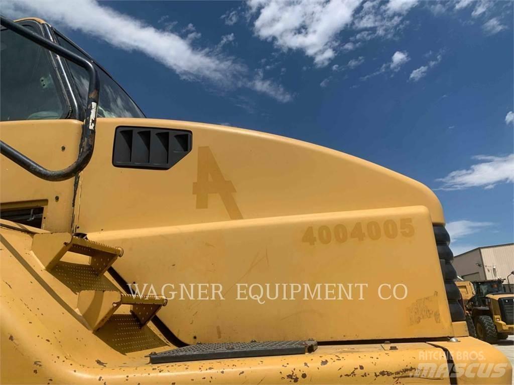 CAT 740 Шарнирно-сочленённые самосвалы