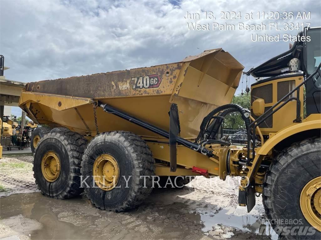 CAT 740 Шарнирно-сочленённые самосвалы